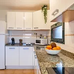 Sunrise Surf House, Big Garden, Hot Tub, Parking, Super-fast Free Wi-fi Casa de Férias *
