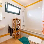 Casa de Férias Sunrise Surf House, Big Garden, Hot Tub, Parking, Super-fast Free Wi-fi *