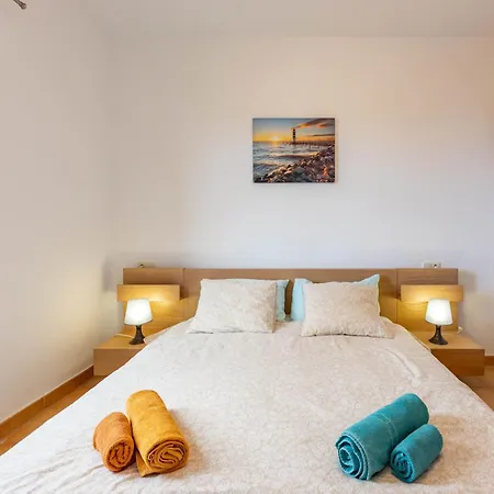 Sunrise Surf House, Big Garden, Hot Tub, Parking, Super-fast Free Wi-fi Ferienhaus *