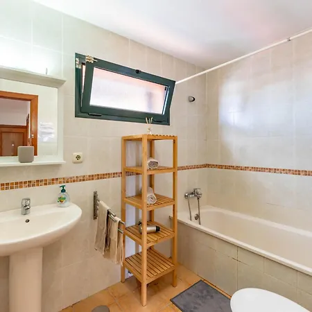 Sunrise Surf House, Big Garden, Hot Tub, Parking, Super-fast Free Wi-fi Ferienhaus *