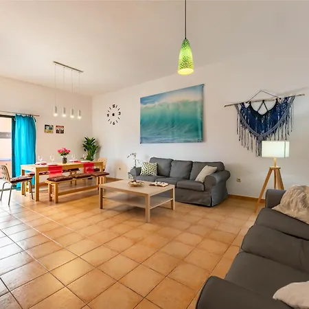 Sunrise Surf House, Big Garden, Hot Tub, Parking, Super-fast Free Wi-fi Ferienhaus