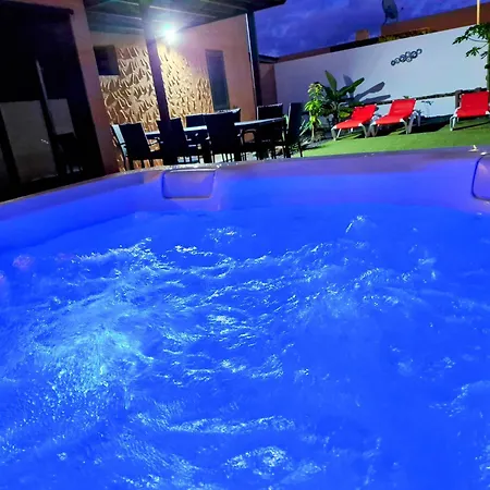 Sunrise Surf House, Big Garden, Hot Tub, Parking, Super-fast Free Wi-fi Ferienhaus *