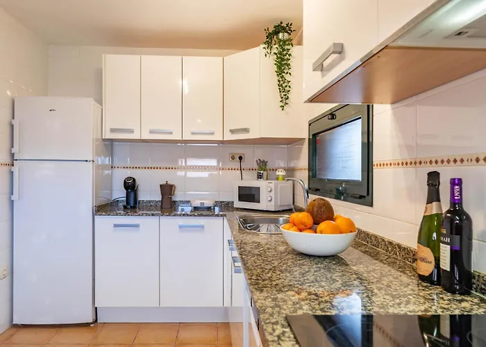 Sunrise Surf House, Big Garden, Hot Tub, Parking, Super-fast Free Wi-fi Casa vacanze *