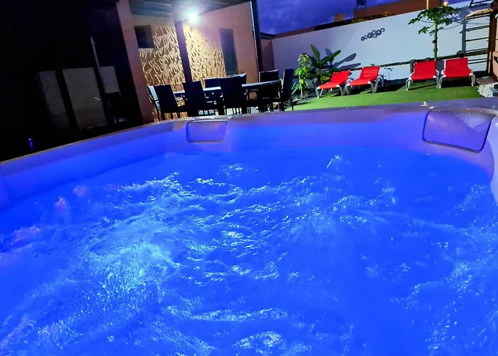 Sunrise Surf House, Big Garden, Hot Tub, Parking, Super-fast Free Wi-fi Casa vacanze *